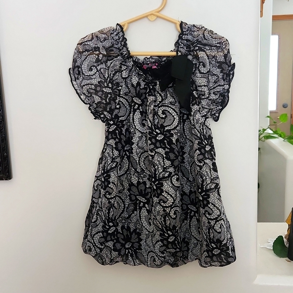 Girls Top by Tempted Girls sz 6, polyester lined puffy hem